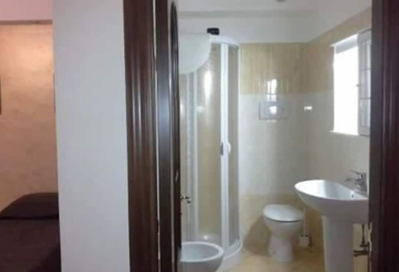 اتاق استاندارد سه نفره, B&b Contesse