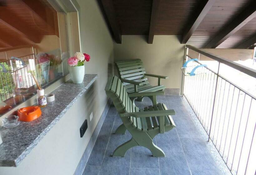 إستوديو قياسى مطلّ علي الحديقة, B&b Il Rovere