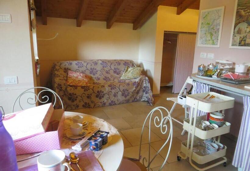 إستوديو قياسى مطلّ علي الحديقة, B&b Il Rovere