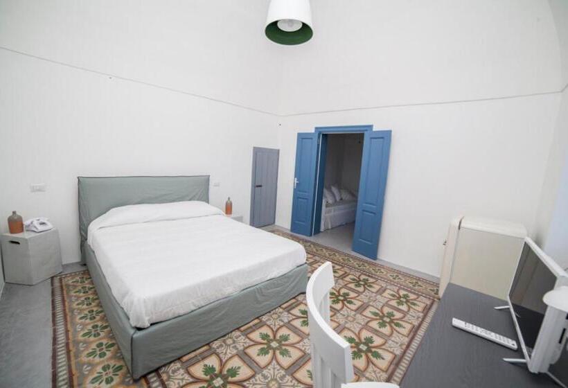 חדר משפחתי, La Casa Di Gioia