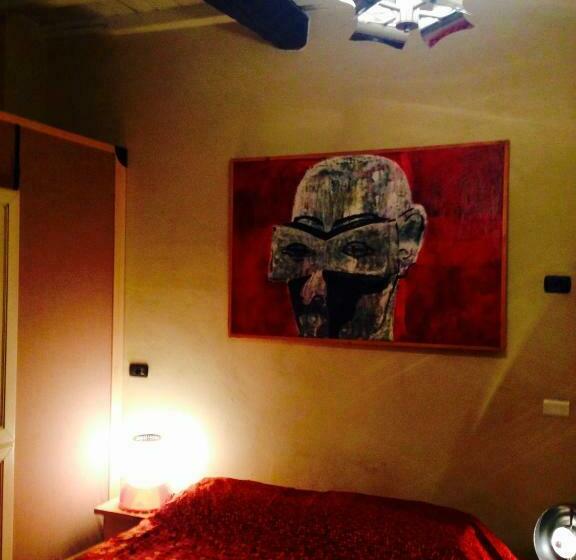 اتاق استاندارد با سرویس بهداشتی مشترک, Moodsiro Comi