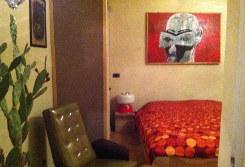 اتاق استاندارد با سرویس بهداشتی مشترک, Moodsiro Comi