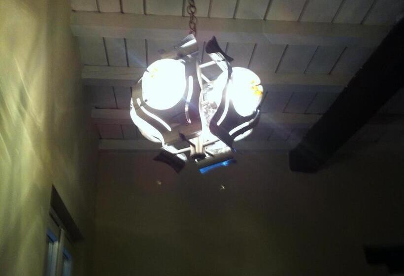 اتاق استاندارد با سرویس بهداشتی مشترک, Moodsiro Comi