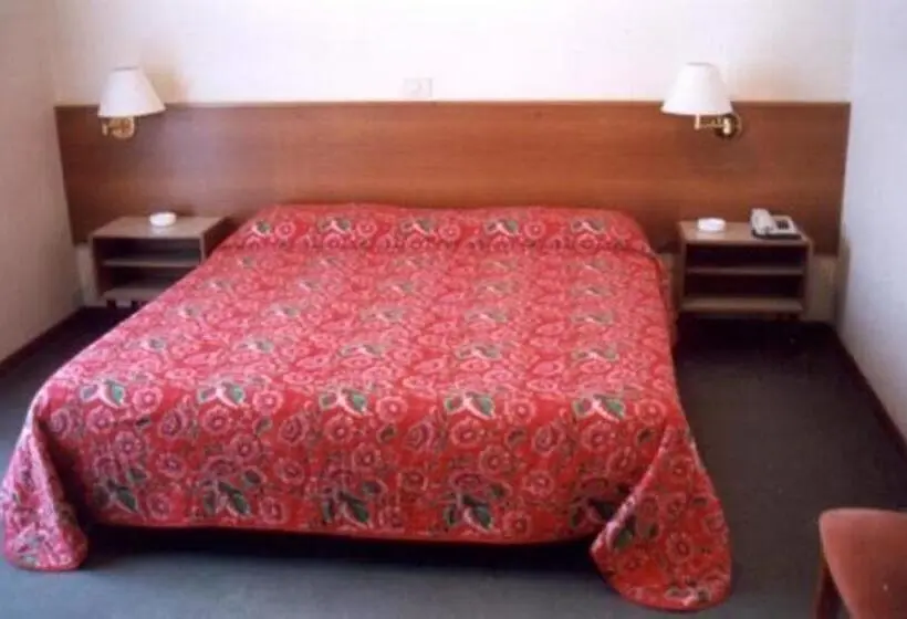 Standard Kolmen Hengen Huone, Capri