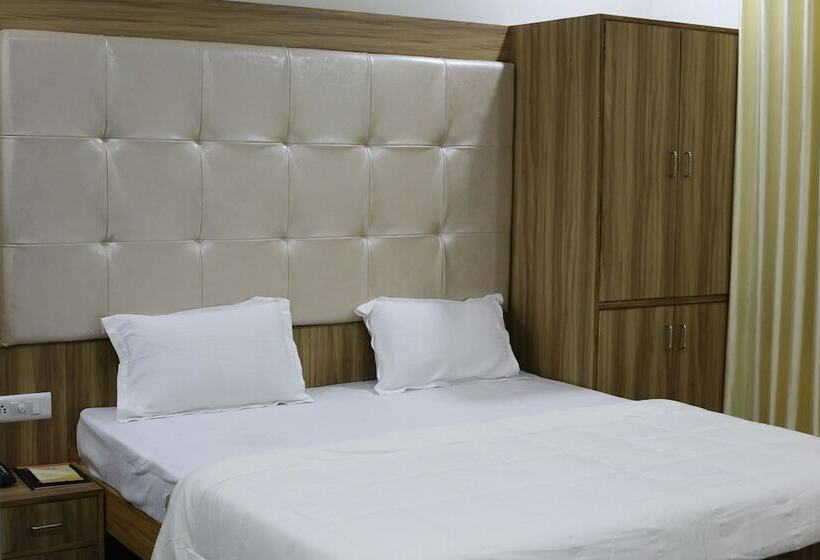 Номер Deluxe, Midtown Grand