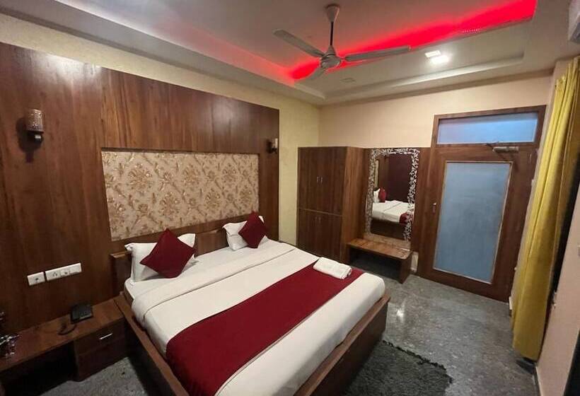 Номер Deluxe, Midtown Grand