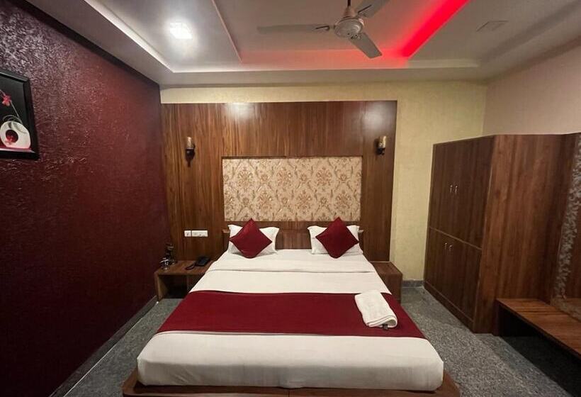 Номер Deluxe, Midtown Grand