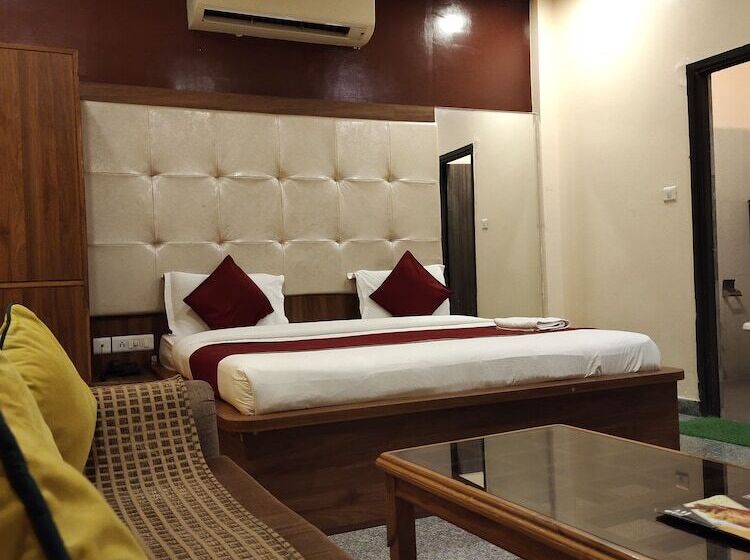 Номер Deluxe, Midtown Grand