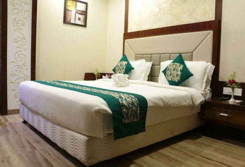 اتاق لوکس, The Landmark