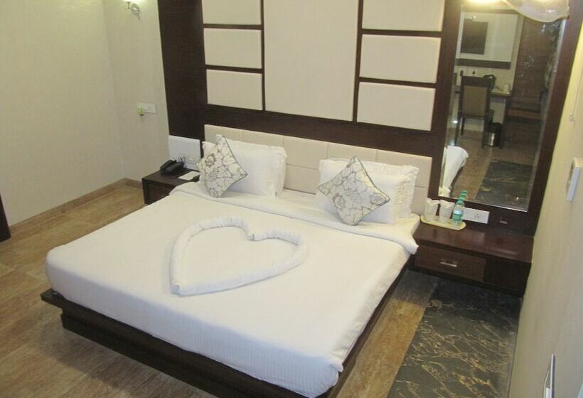 اتاق لوکس, The Landmark