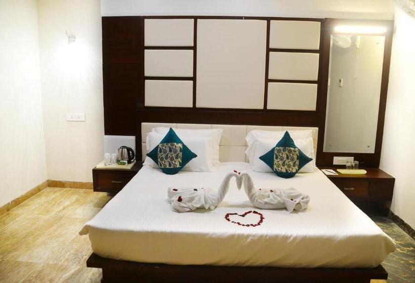 اتاق لوکس, The Landmark