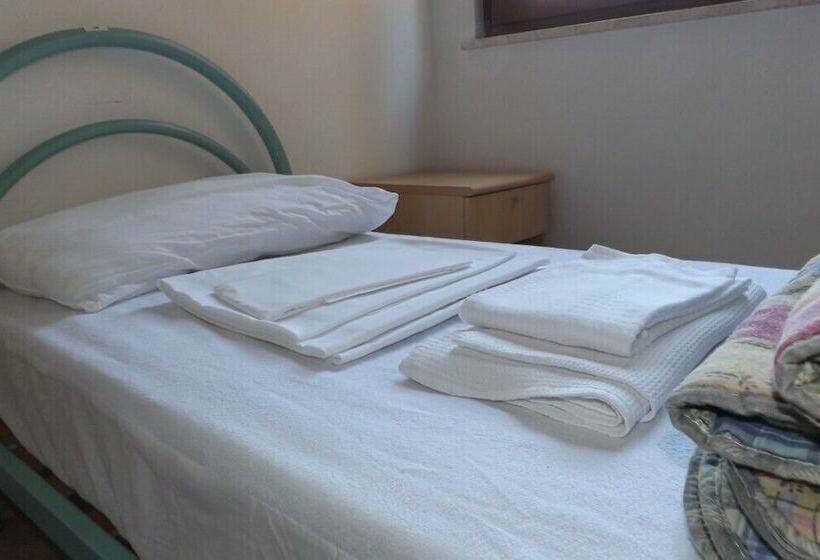 اتاق استاندارد یک نفره, Ostello Il Volto