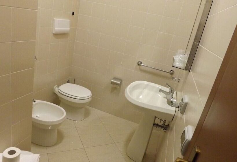 Bed in Shared Room with Shared Bathroom, Ostello Il Volto