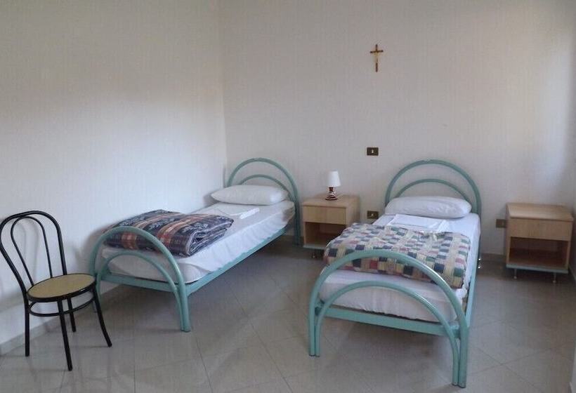 Bed in Shared Room with Shared Bathroom, Ostello Il Volto