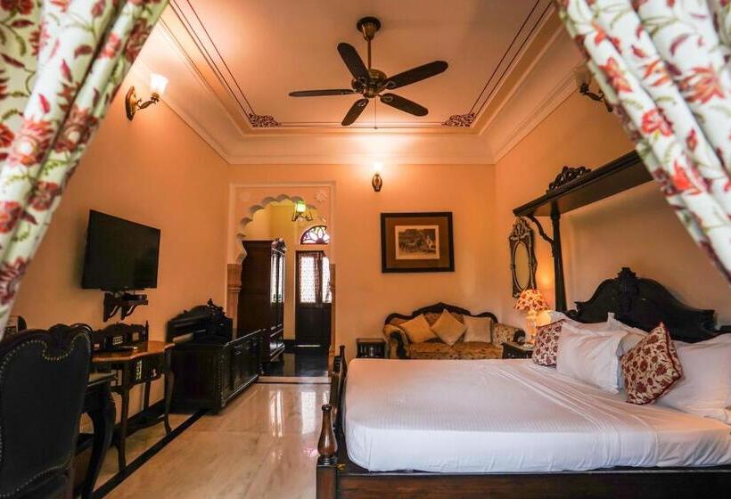 デラックスルーム, Khas Bagh