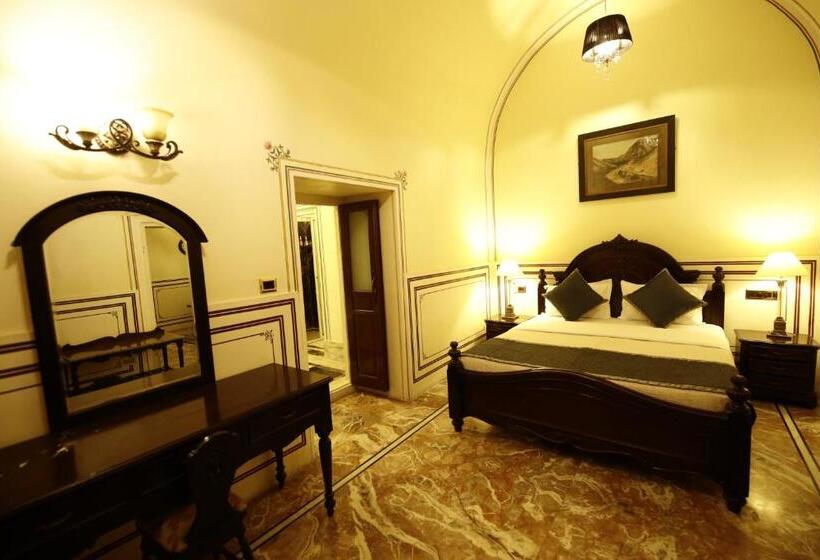 デラックスルーム, Khas Bagh