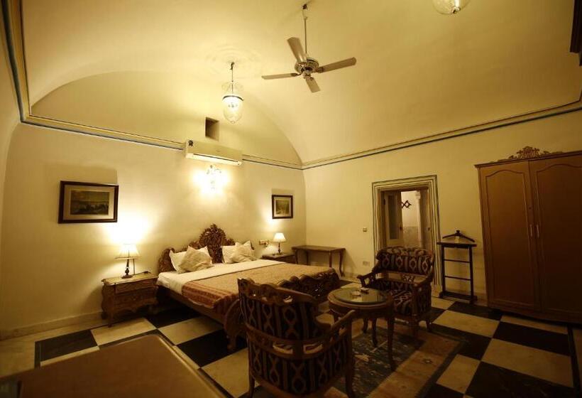 デラックスルーム, Khas Bagh