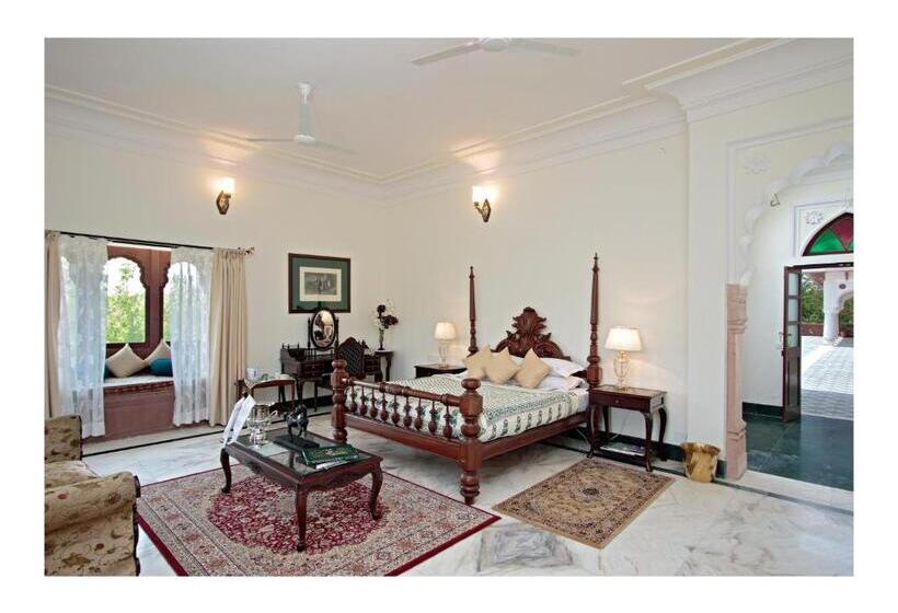 デラックスルーム, Khas Bagh