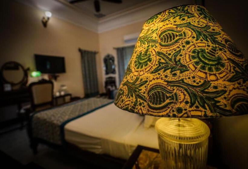 デラックスルーム, Khas Bagh