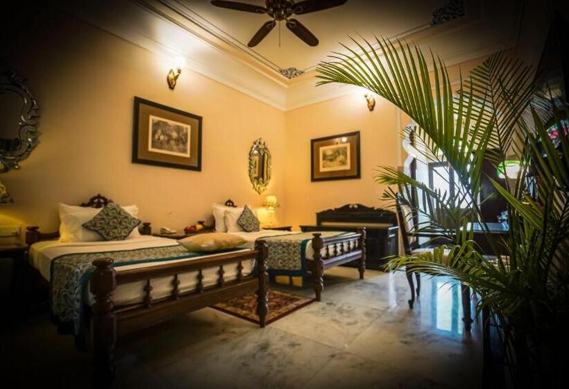 デラックスルーム, Khas Bagh