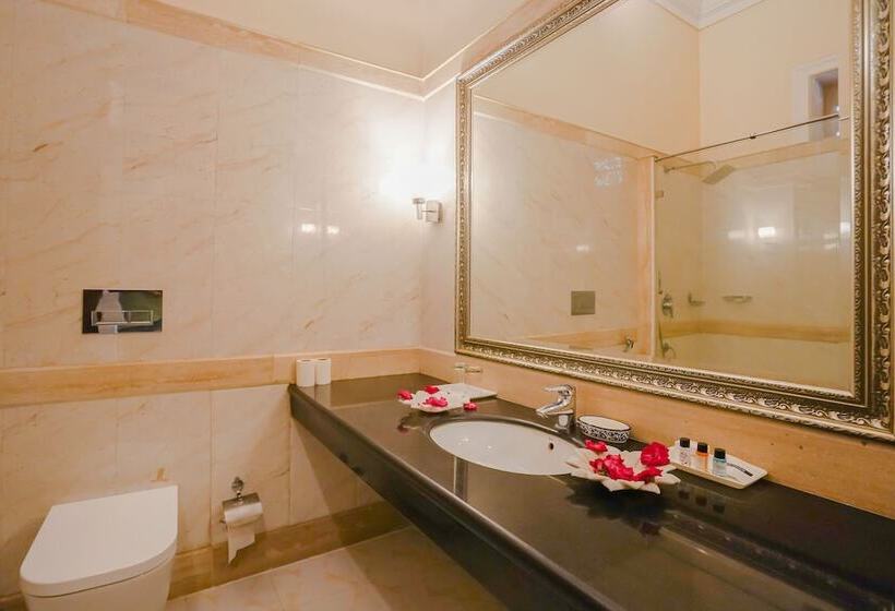 デラックスルーム, Khas Bagh