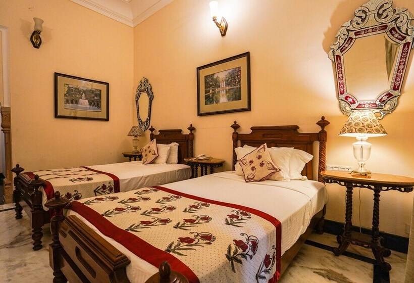 デラックスルーム, Khas Bagh