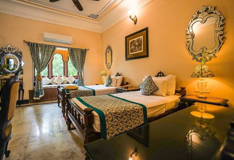 デラックスルーム, Khas Bagh