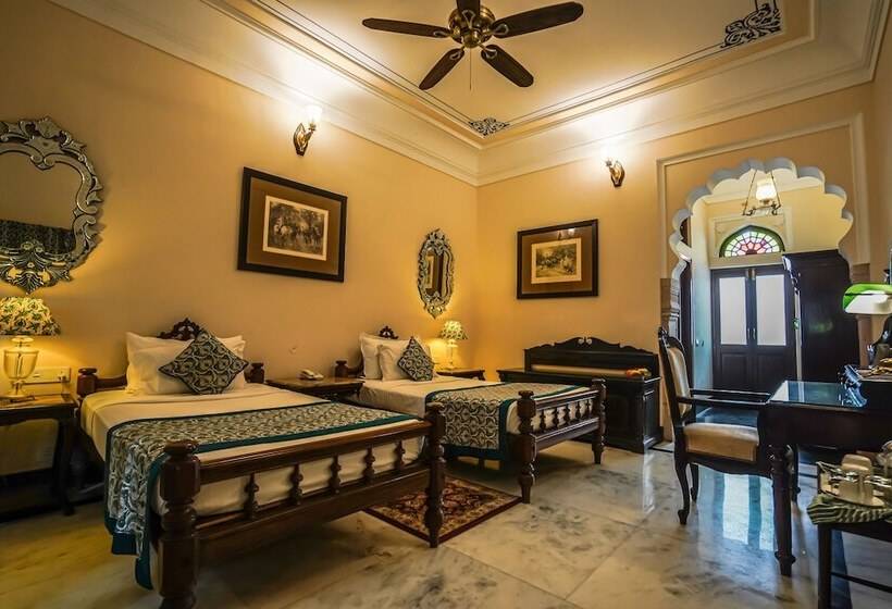 デラックスルーム, Khas Bagh