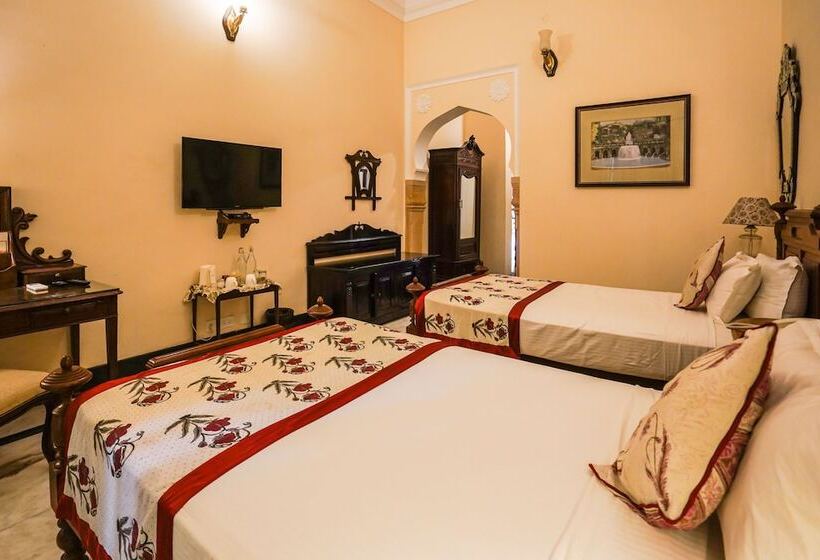 デラックスルーム, Khas Bagh