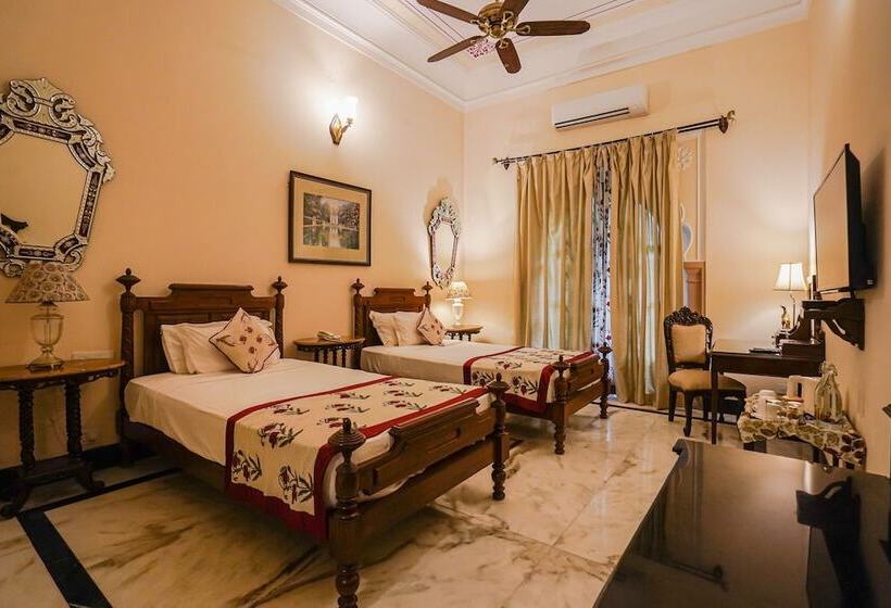 デラックスルーム, Khas Bagh