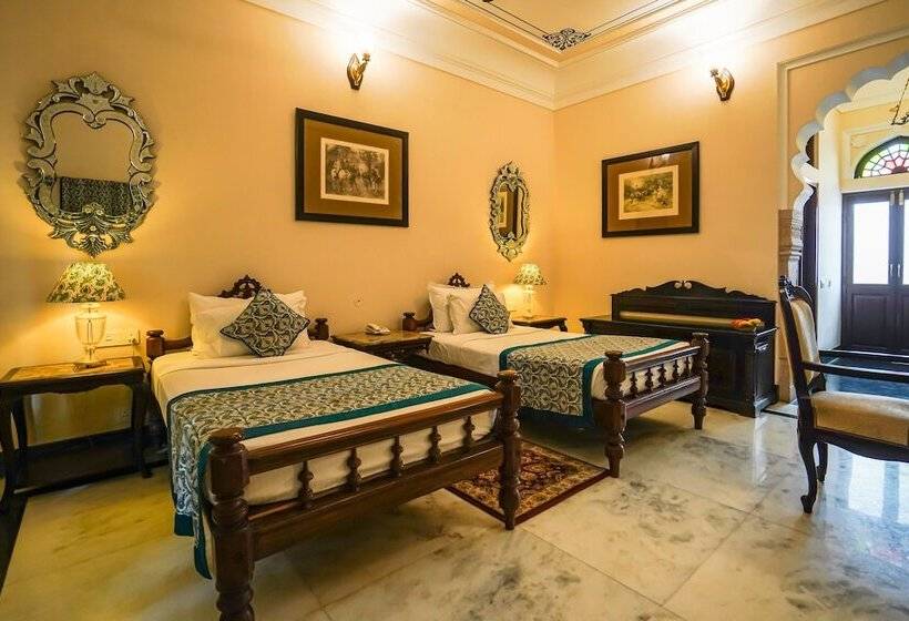 デラックスルーム, Khas Bagh