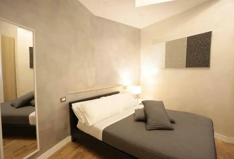 اتاق استاندارد سه نفره, Attico Volta B&b