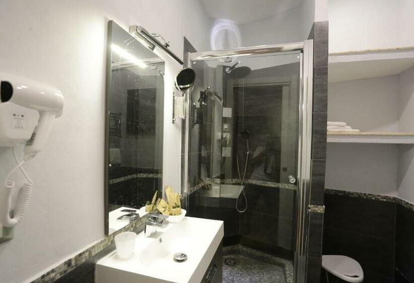 اتاق استاندارد سه نفره, Attico Volta B&b