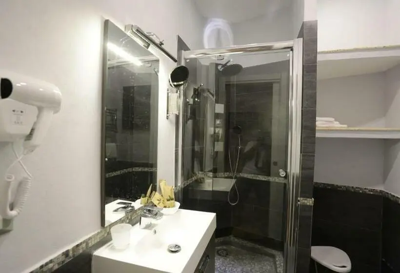 اتاق استاندارد سه نفره, Attico Volta B&b