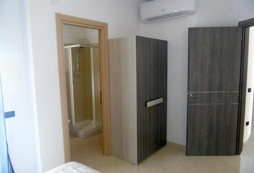 חדר סטנדרט עם מיטת קינג, B&birs