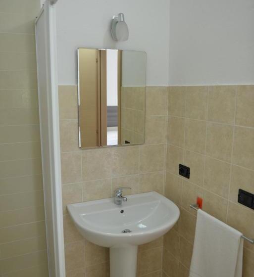 חדר סטנדרט, B&birs