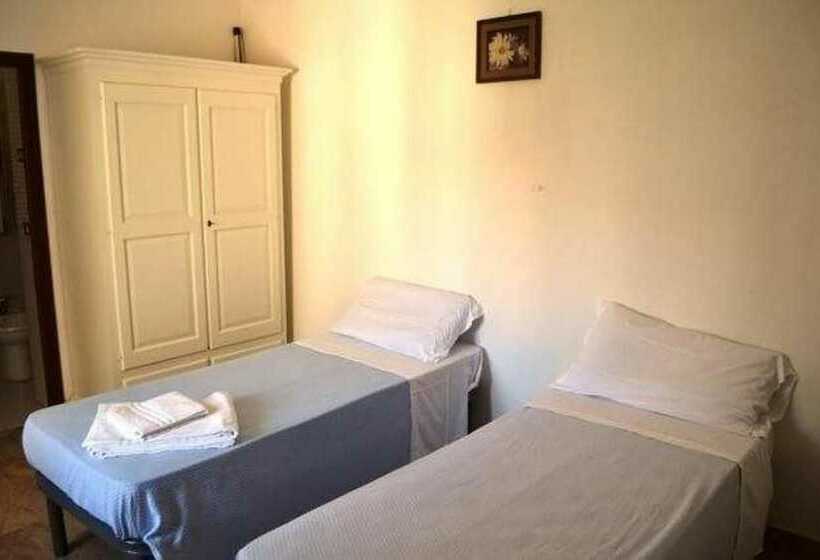 غرفة قياسية ثلاثية, La Marinella