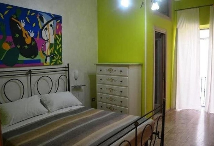 غرفة قياسية, La Marinella