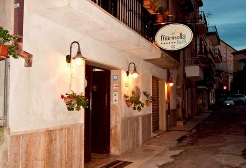 غرفة قياسية, La Marinella