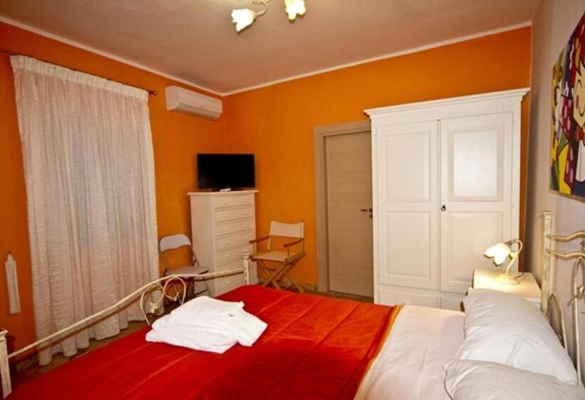 غرفة قياسية, La Marinella