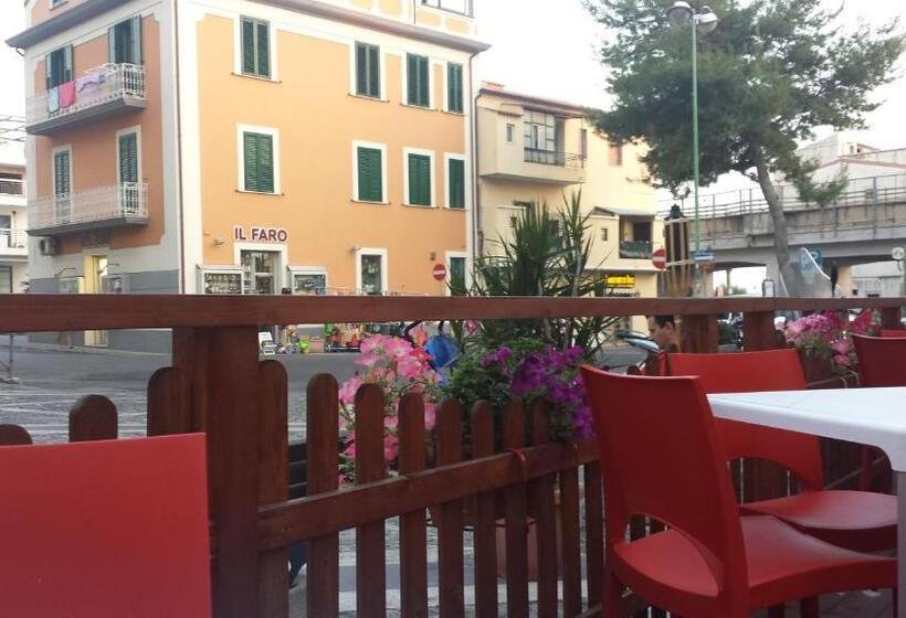 غرفة قياسية ثلاثية, La Marinella