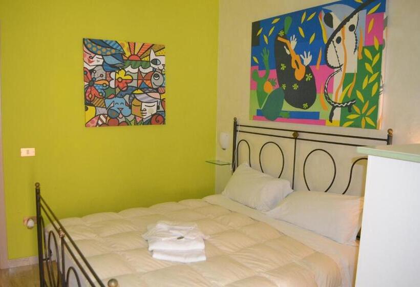 غرفة قياسية رباعية, La Marinella