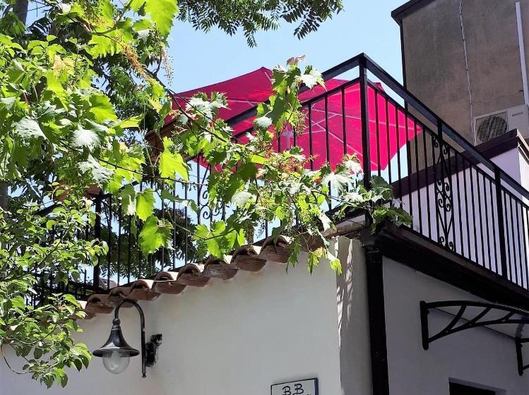 إستوديو قياسى مزودة بتراس, La Marinella