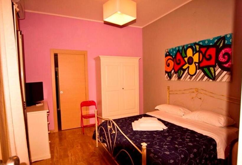 إستوديو قياسى مزودة بتراس, La Marinella