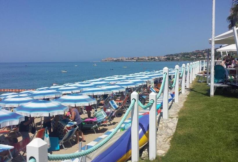 شقة غرفتين, La Marinella