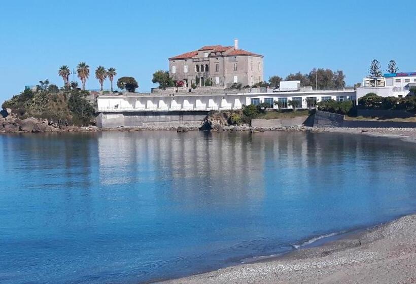 غرفة قياسية, La Marinella