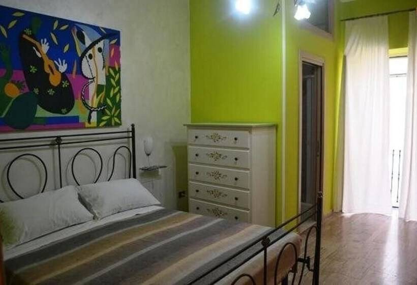 غرفة قياسية, La Marinella