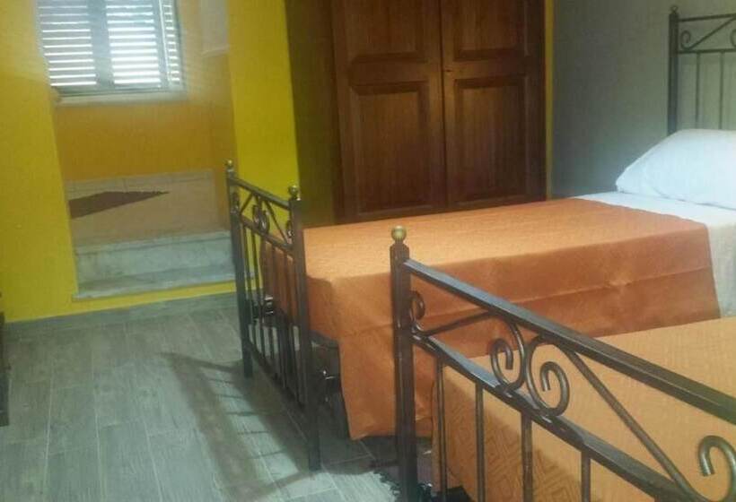 شقة غرفتين, La Marinella