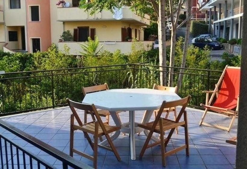 شقة غرفتين, La Marinella