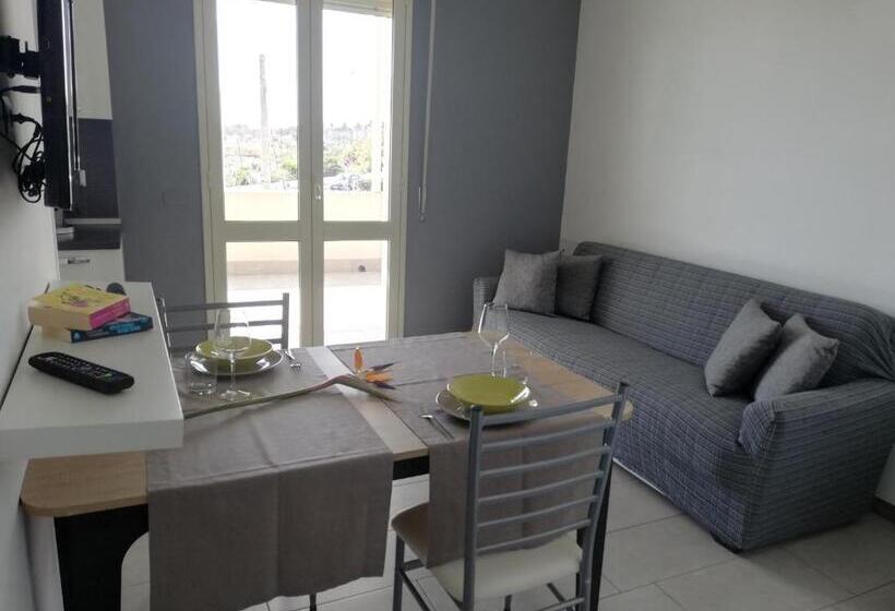 Apartamento 1 Dormitório Vista Mar, La Scogliera
